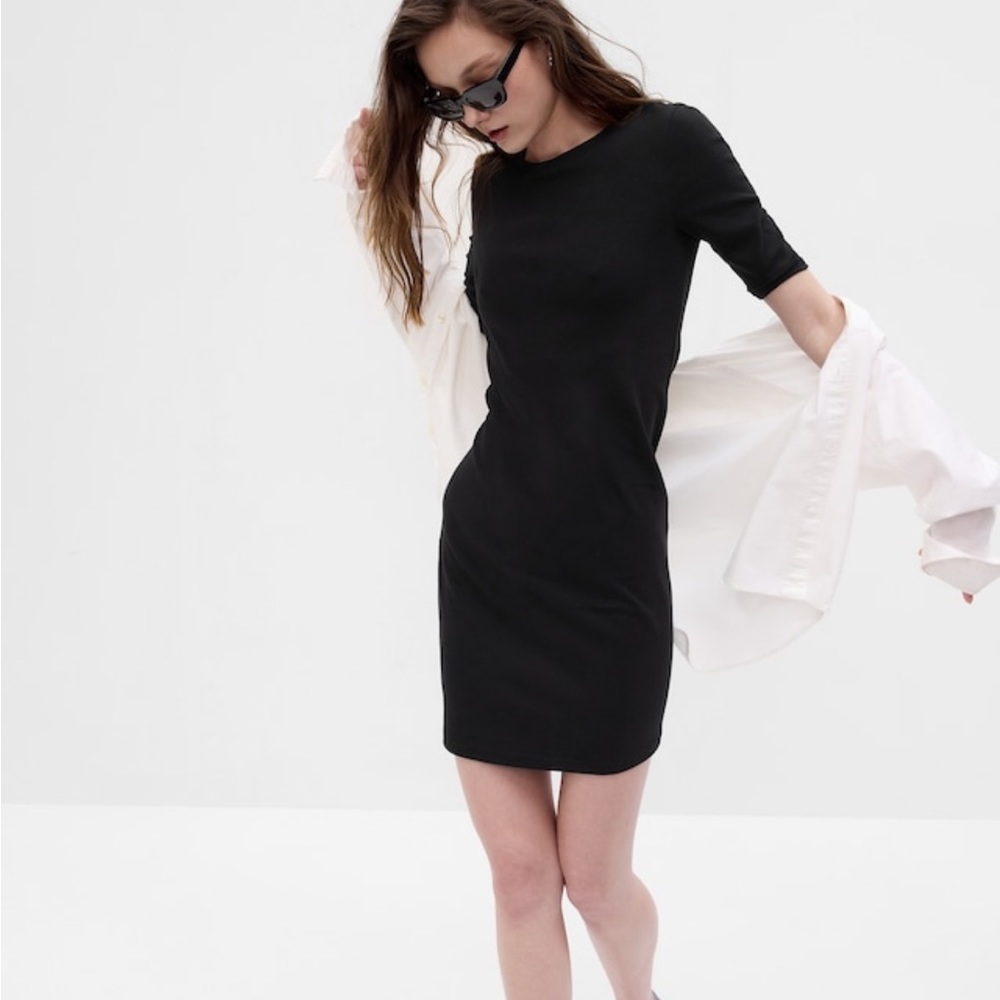 Modern Mini T-Shirt Dress in Black, XS Petite